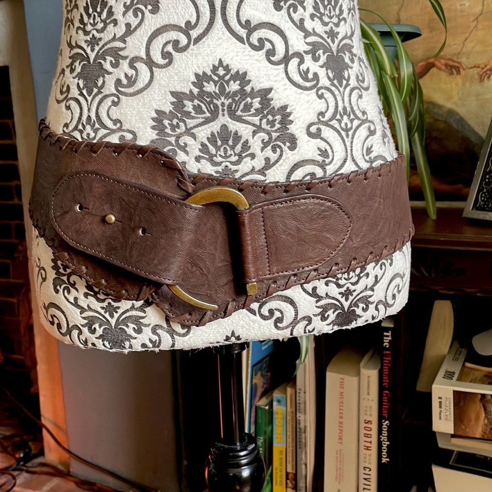 The Territory Ahead 100% leather darn brown belt. In excellent condition.